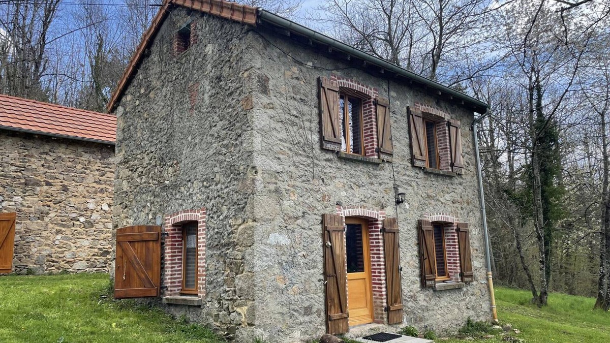 Chatel-Montagne Cottage | Romantic nature retreat with private pond and fireplace