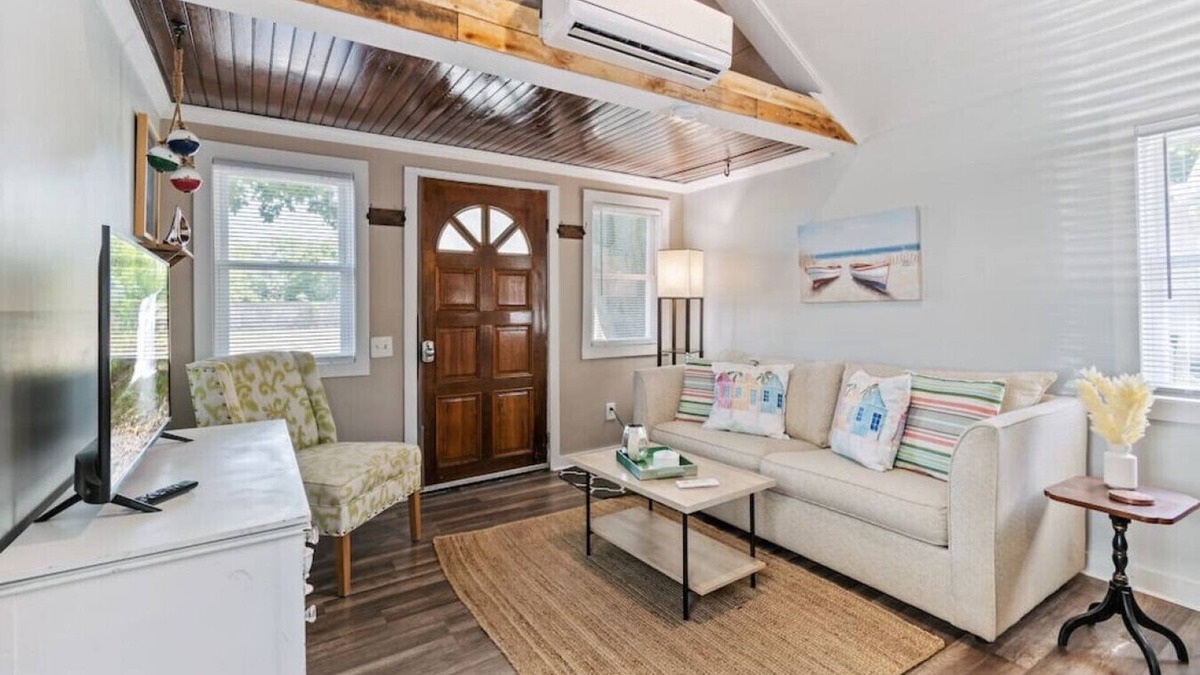 Sea Breeze House | Romantic Nautical Hideaway!