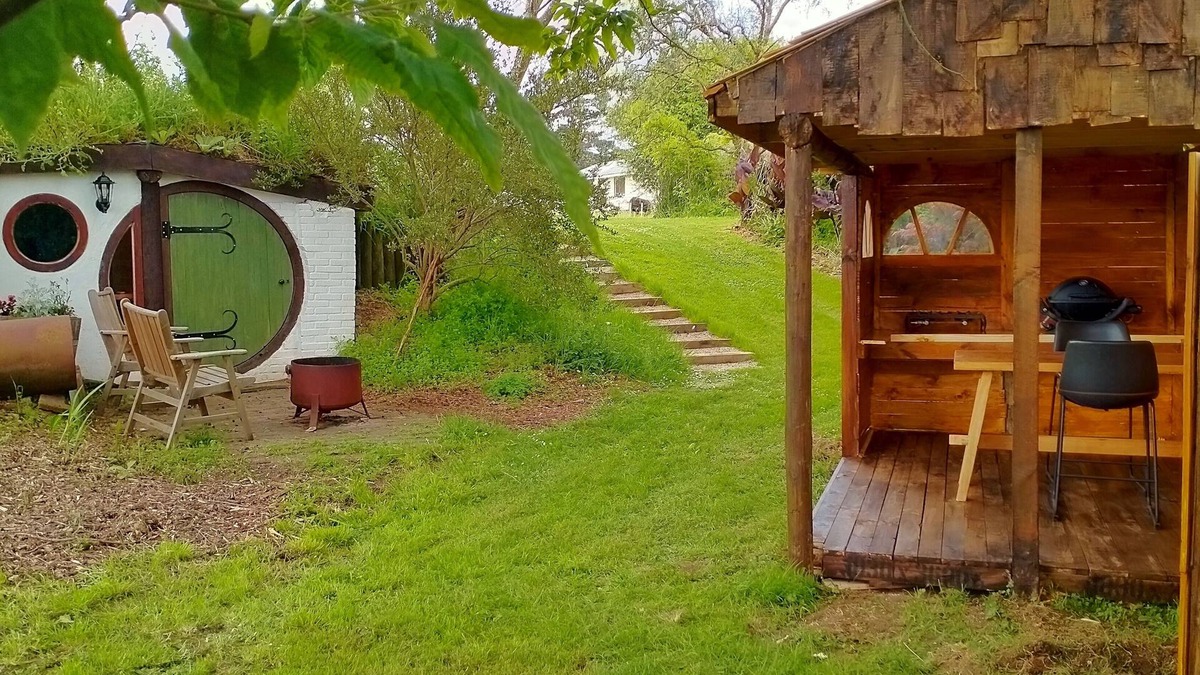 Pukemoremore Ski Chalet | Romantic night in a 'Hole in the Ground'