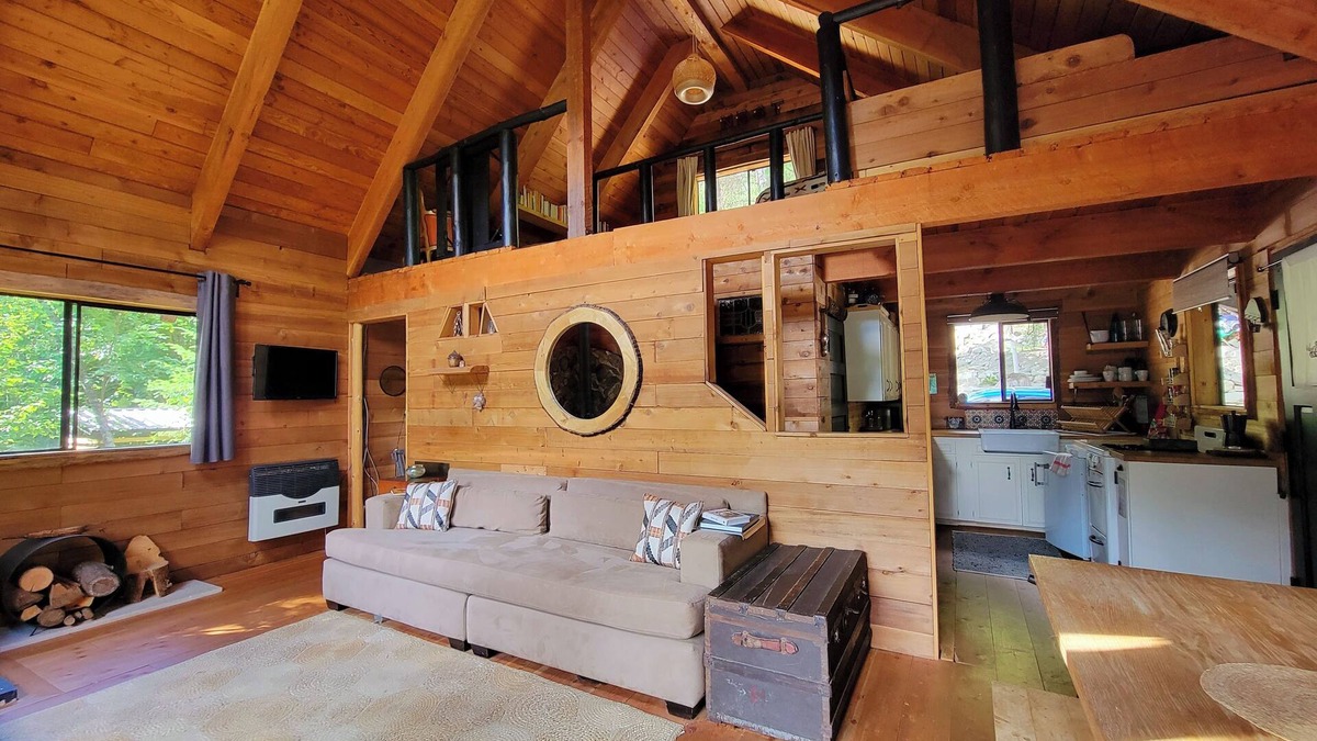 D'Arcy Cabin | Romantic Off-Grid Cabin Stargaze & Unwind