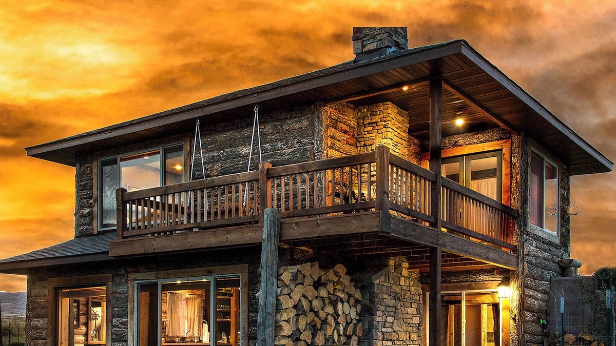 Livingston Cabin | ROMANTIC PARADISE Getaway Mountain Views & HOT TUB!