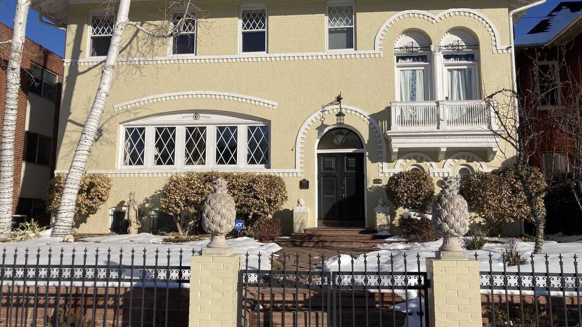 Cheesman Park Apartment | Romantic Retreat with a Private Balcony! 3 Stories, 3 Bed 2 Bath, +FREE PARKING!
