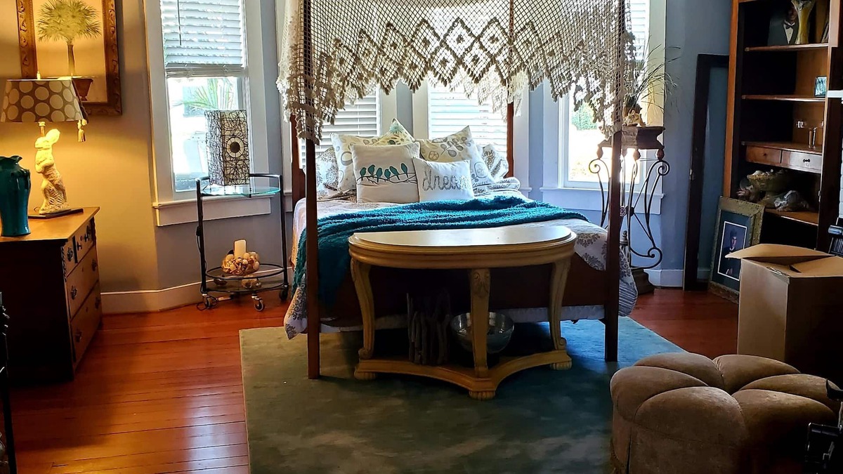 Tappahannock Apartment | Romantic River apartment, 1 block from River.