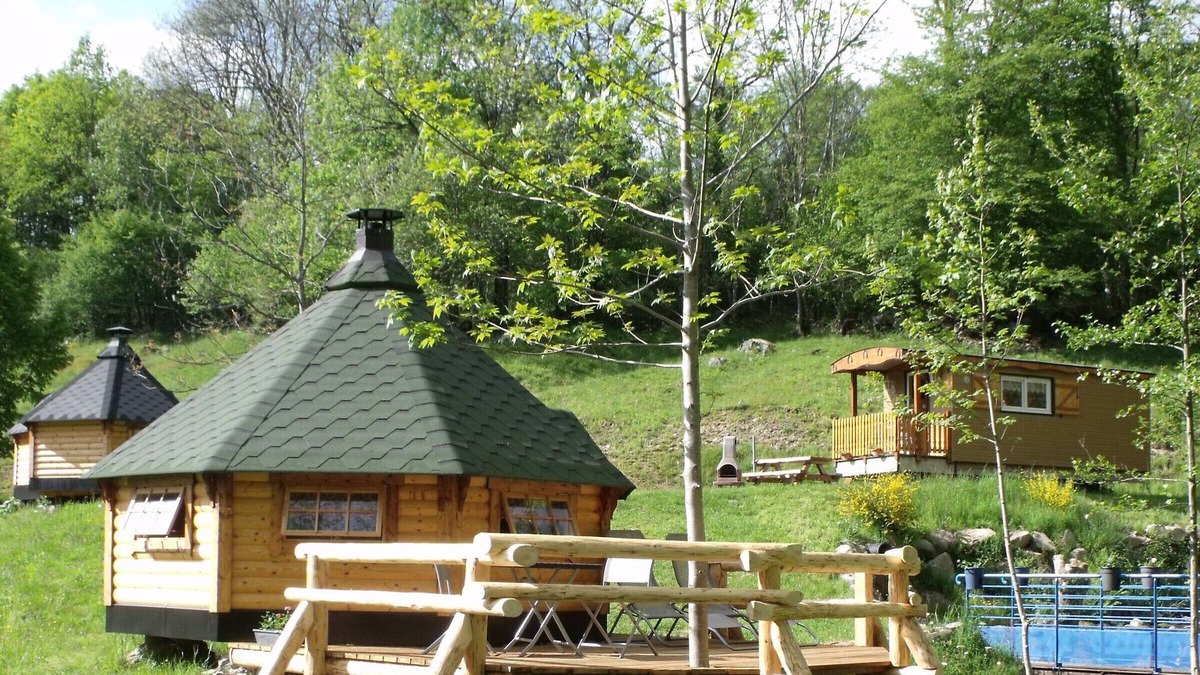 Ferdrupt House | Romantic Riverside Cabin with Panoramic Terrace and Private Sauna Session