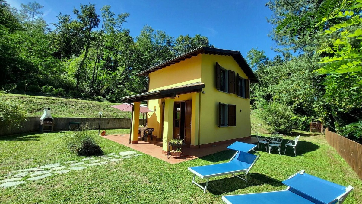 Piazza al Serchio Villa | Romantic Riverside Property, small private pool. WIFI . Walk to facilities