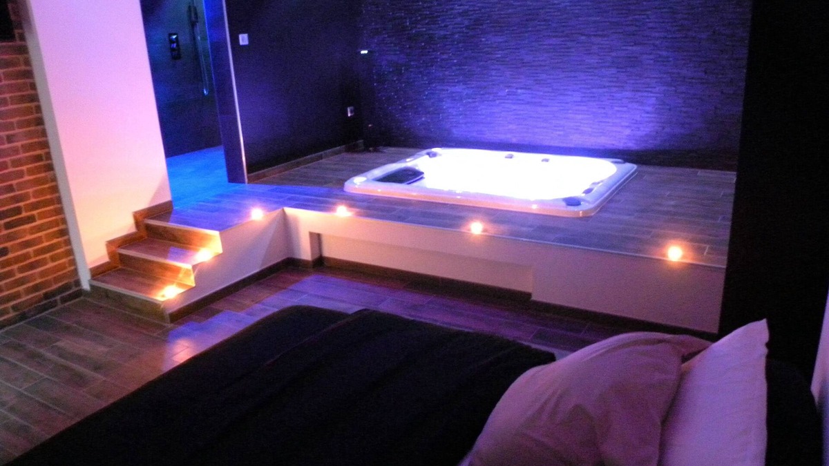 Ferriere-la-Grande House | romantic room with private spa