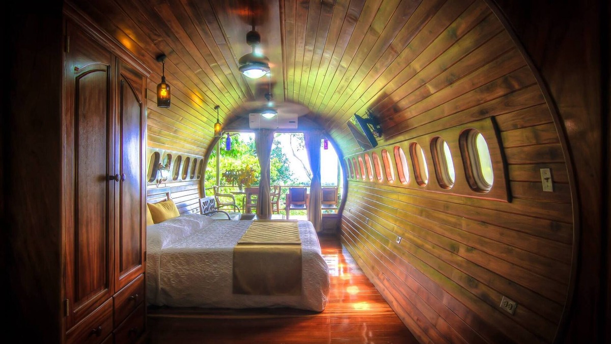 Manuel Antonio Cottage | Romantic Secluded Jungle Cockpit Cottage w Private Outdoor Tub