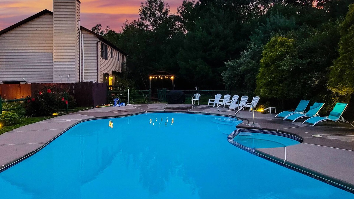 Jonas Villa | Romantic Secluded Private Villa with Pool, Hot Tub, Sauna/Steam, Games