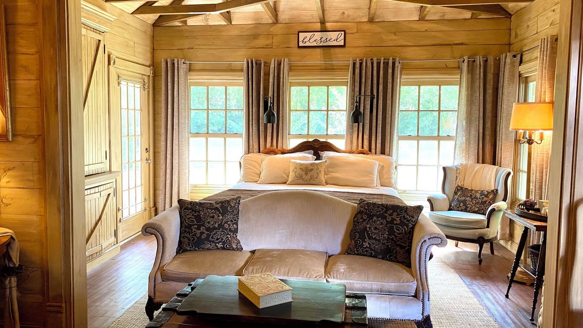 Carthage Cottage | Romantic Secret Cottage near downtown Carthage