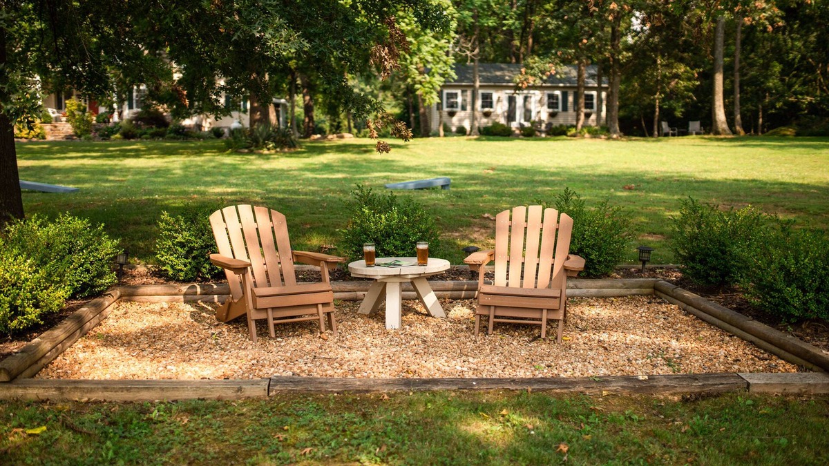 Blue Ridge Cottage | Romantic Shabby Chic Cottage on 5 acre property near wineries and Blue Ridge MTS