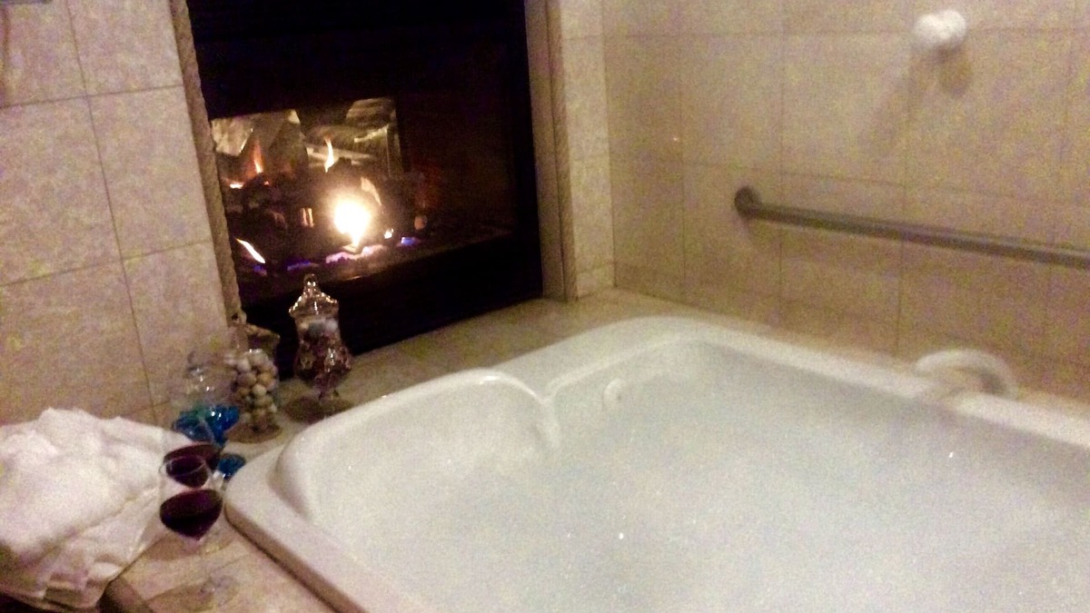 Steinhatchee Cottage | Romantic Spa Experience in Luxurious Creekside Honeymoon Cottage in the Landings