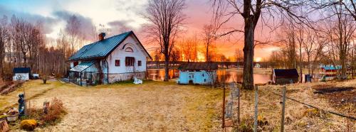 Stjarnsund Villa | Romantic Spa Villa with Fireplace by the lake