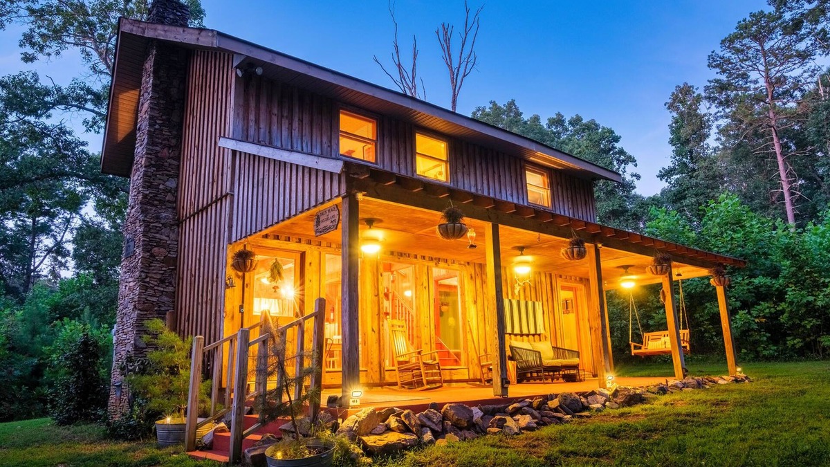 Ellijay House | Romantic StackRock Cabin – An Exclusive, Centrally Located Retreat.