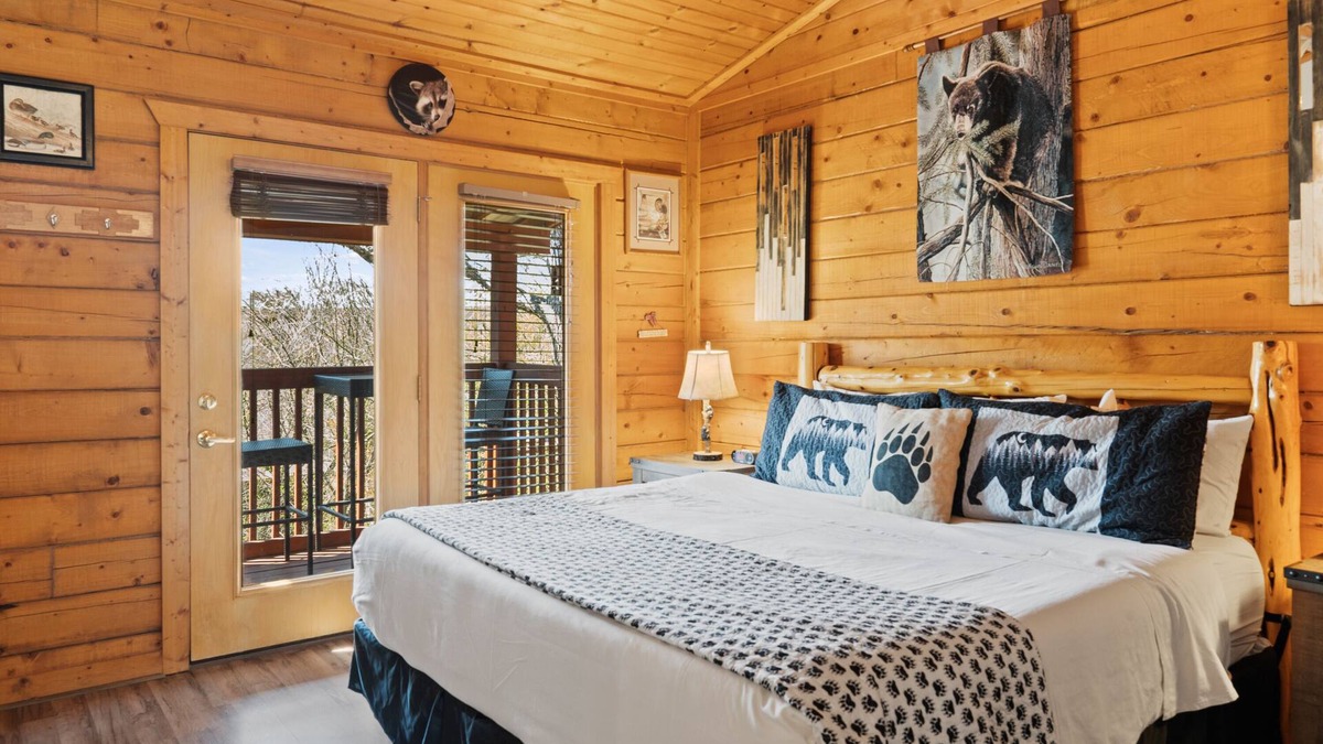 Branson Theater District Cabin | Romantic Studio Cabin near Shows and Attractions