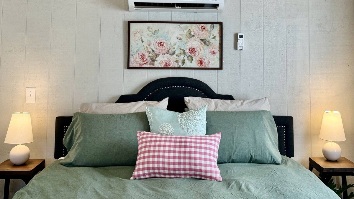 Mena Cottage | Romantic studio cottage, ride 2 Wolf Pen Gap, king, paved rd, fire pit, private.