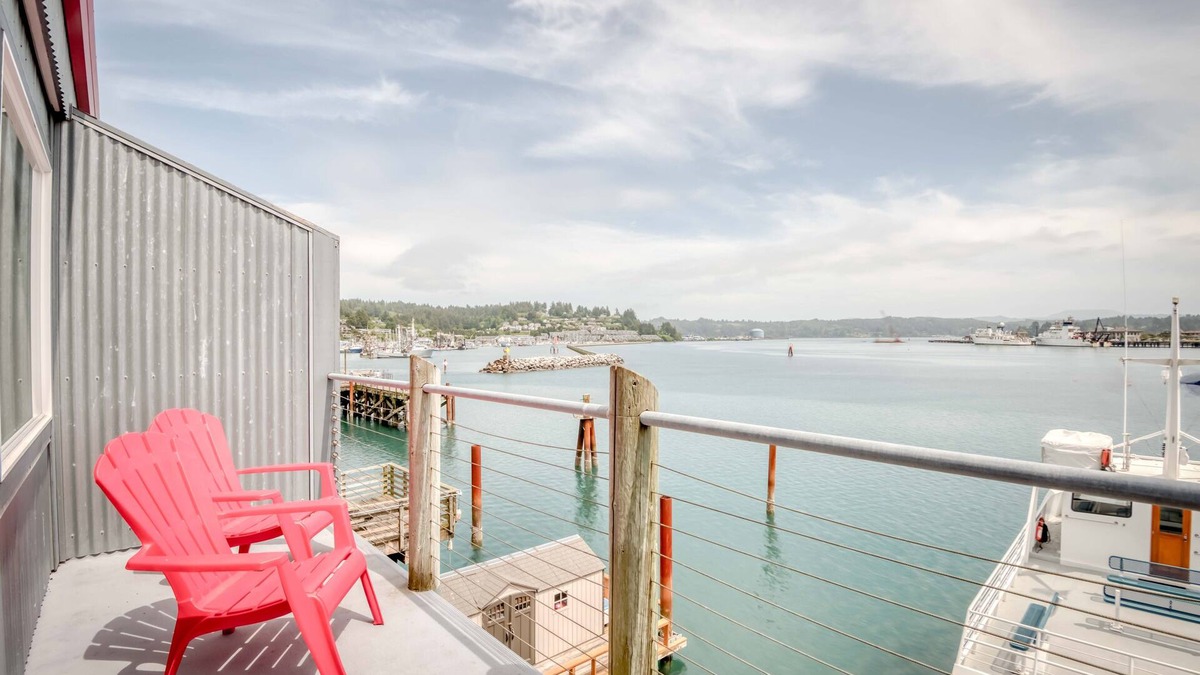 Historic Bayfront Apartment | Romantic Studio in Newport Bayfront, Ocean Views, Spa Tub, Fireplace, Deck