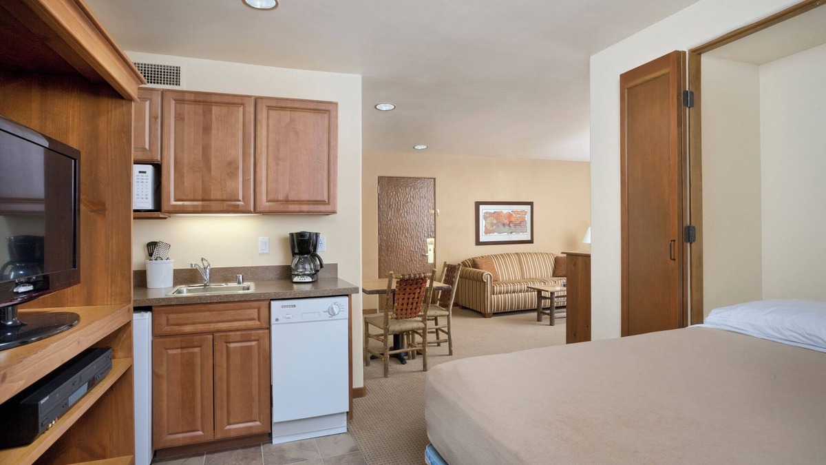 Taos Resort | Romantic Studio w/Fireplace - Near Historical Sites