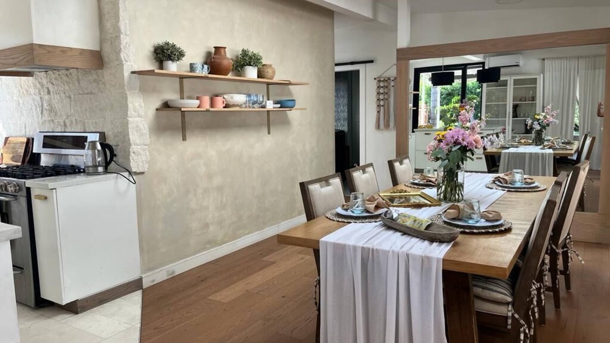 North Long Beach House | Romantic style El y Ella home. nCozy family- sized . .