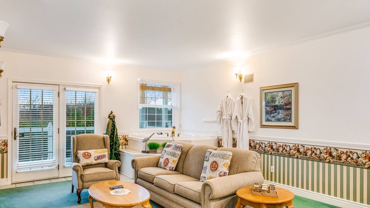 Ocean Shores Condo | Romantic suite w/fireplace, jetted tub & full kitchen