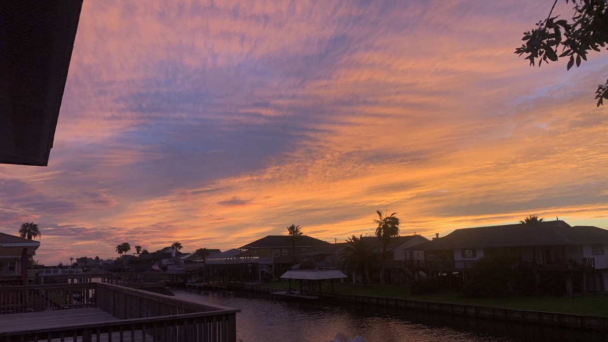 Bayou Vista House | Romantic Sunsets On The Canal!