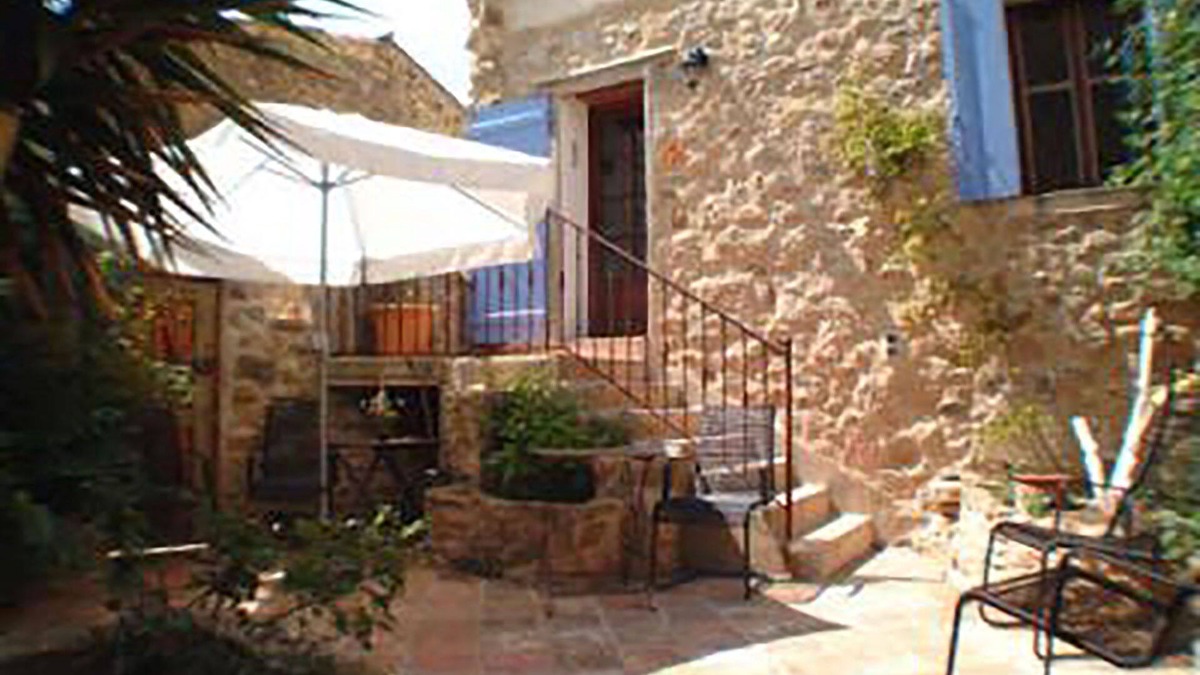 Gabian House | Romantic three-bedroom house in southern France nestled in historic village