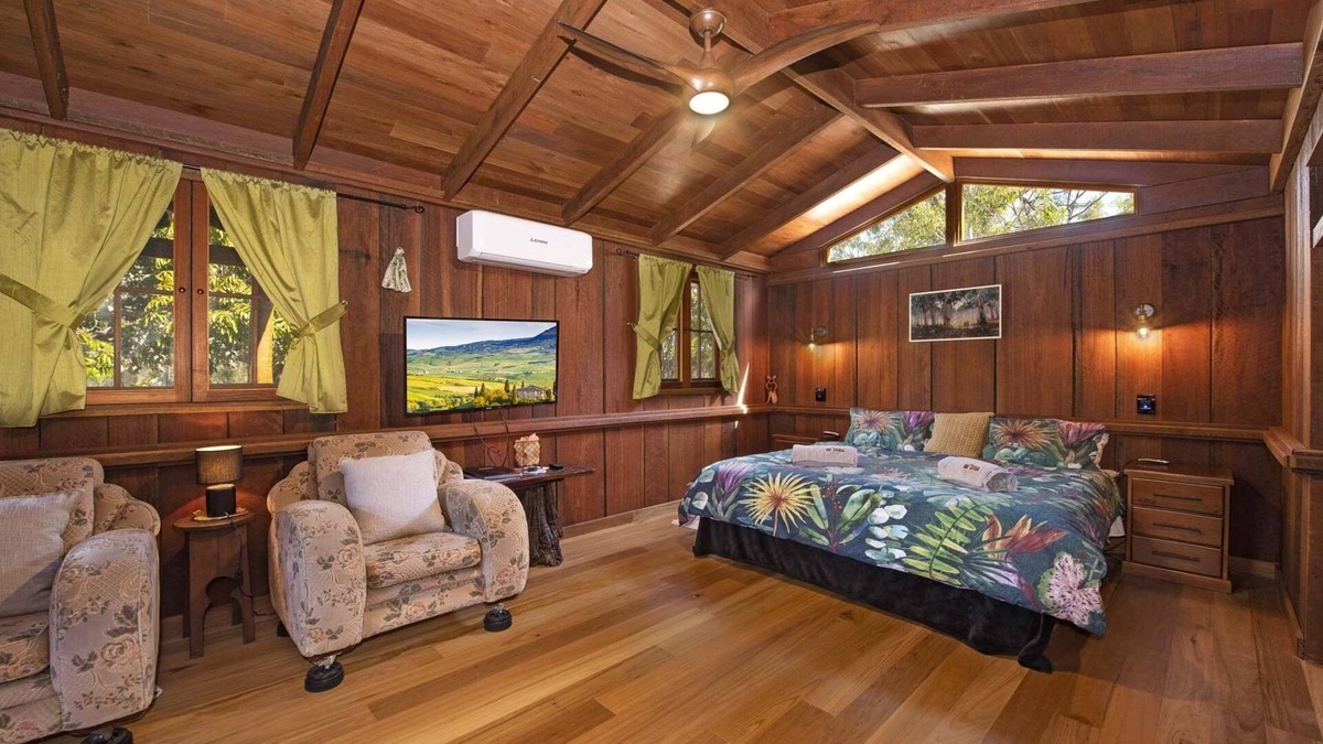 River Heads Cabin | Romantic timber cabin on 75 acres with outdoor bath