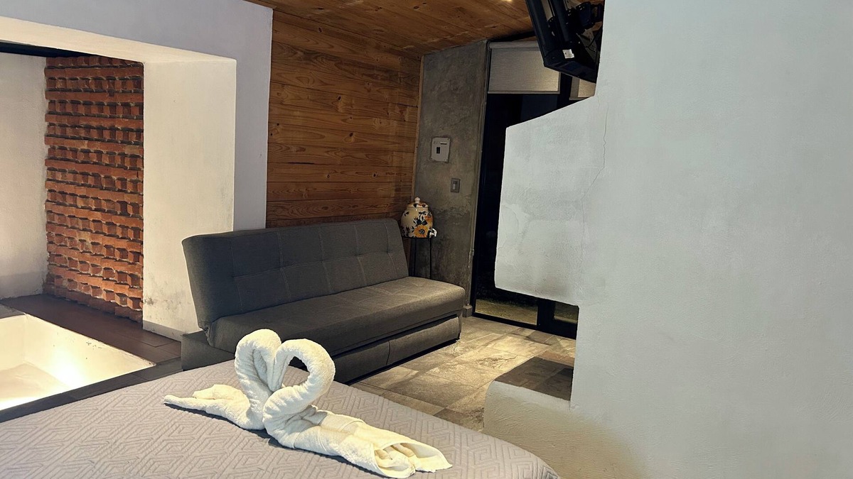 Huasca De Ocampo Cabin | Romantic Tiny House with jacuzzi By GEstores