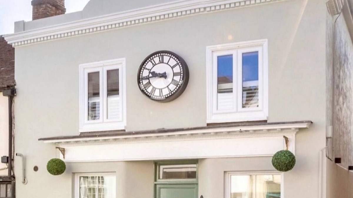 Midhurst House | Romantic Townhouse in Historic Market Town
