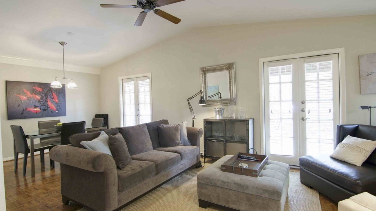 Tarrytown House | Romantic townhouse with private entrance, private patio, WiFi, and full kitchen