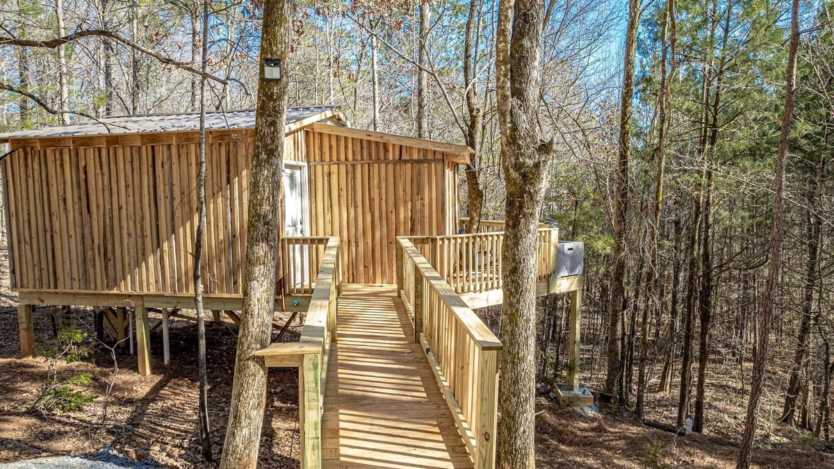 Milledgeville House | Romantic Treehouse Hideaway: Two Crackling Fireplaces Await Your Escape