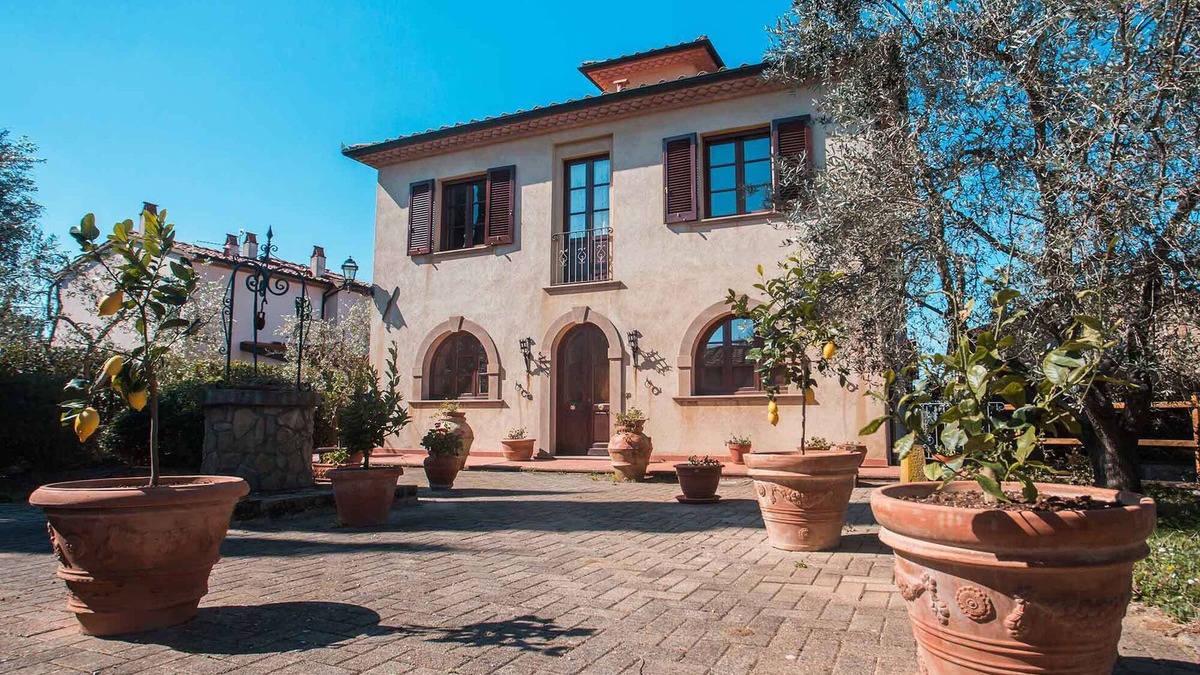 Montescudaio Villa | Romantic Tuscan villa with comfort, 3 double rooms, air conditioning, wifi, pool, sea, flush