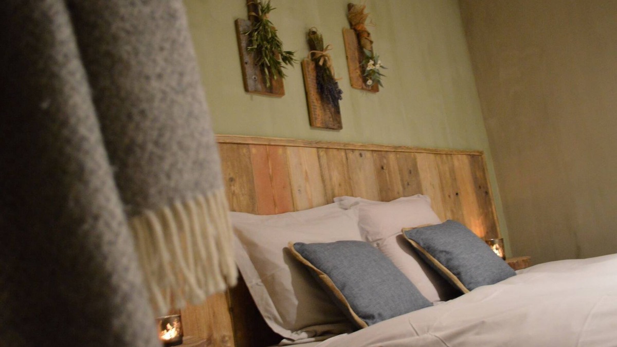 Termien Apartment | Romantic vacation home, cozy garden with swimming pond!