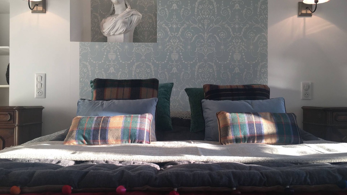 Les Eyzies Villa | Romantic villa in Dordogne, air-conditioned, private heated pool, king size bed