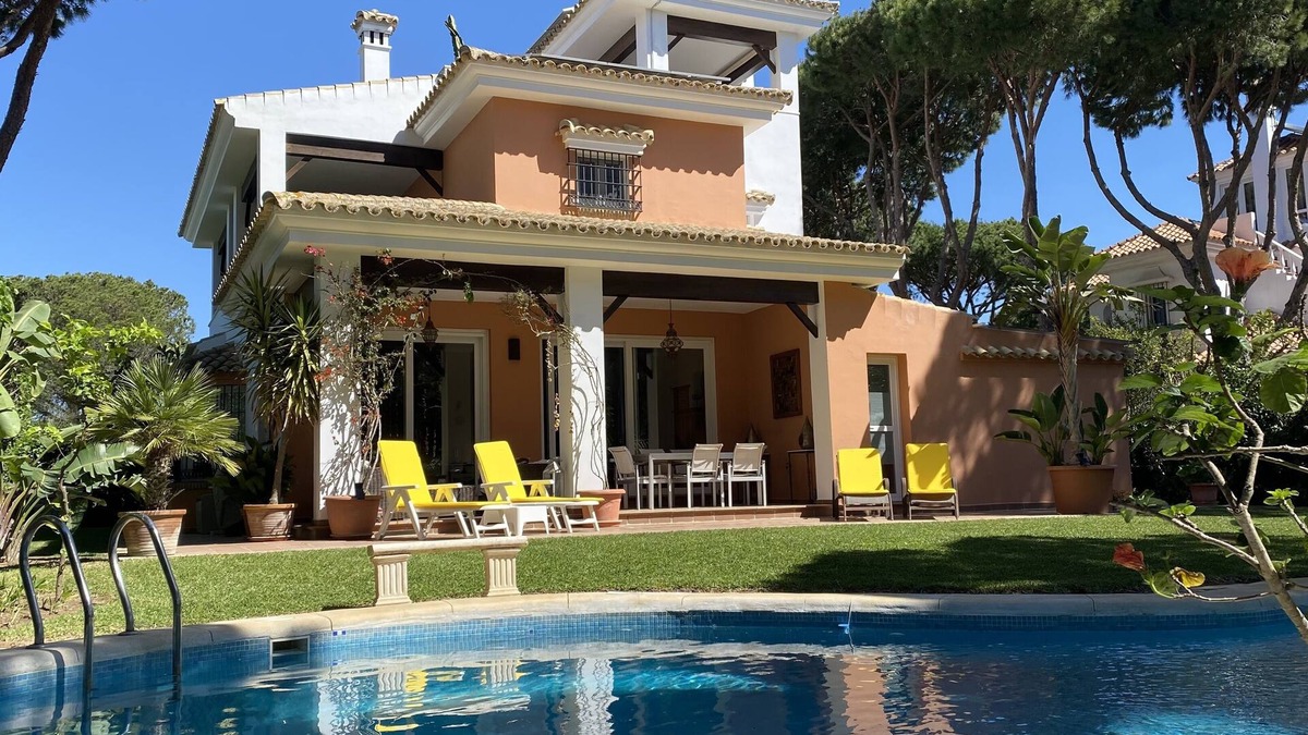 Cabo Roche Villa | Romantic villa in Roche with sea views, saltwater pool and beautiful garden