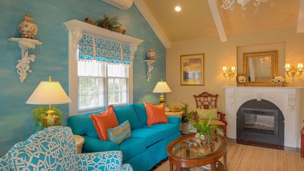 Edenton House | Romantic Waterfront Carriage House in Heart of Edenton's Historic District