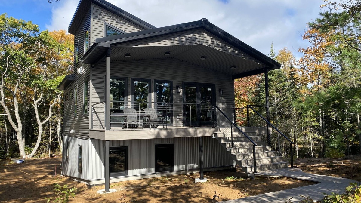Whitefish Point House | Romantic Waterfront on Whitefish Bay -Lake Superior only 2 miles to Lighthouse