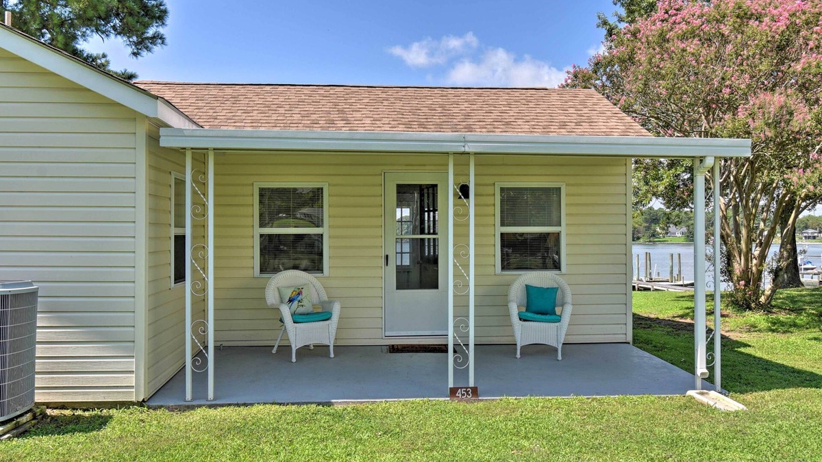 Deltaville Cottage | Romantic Waterfront Abode with Patio & Dock!
