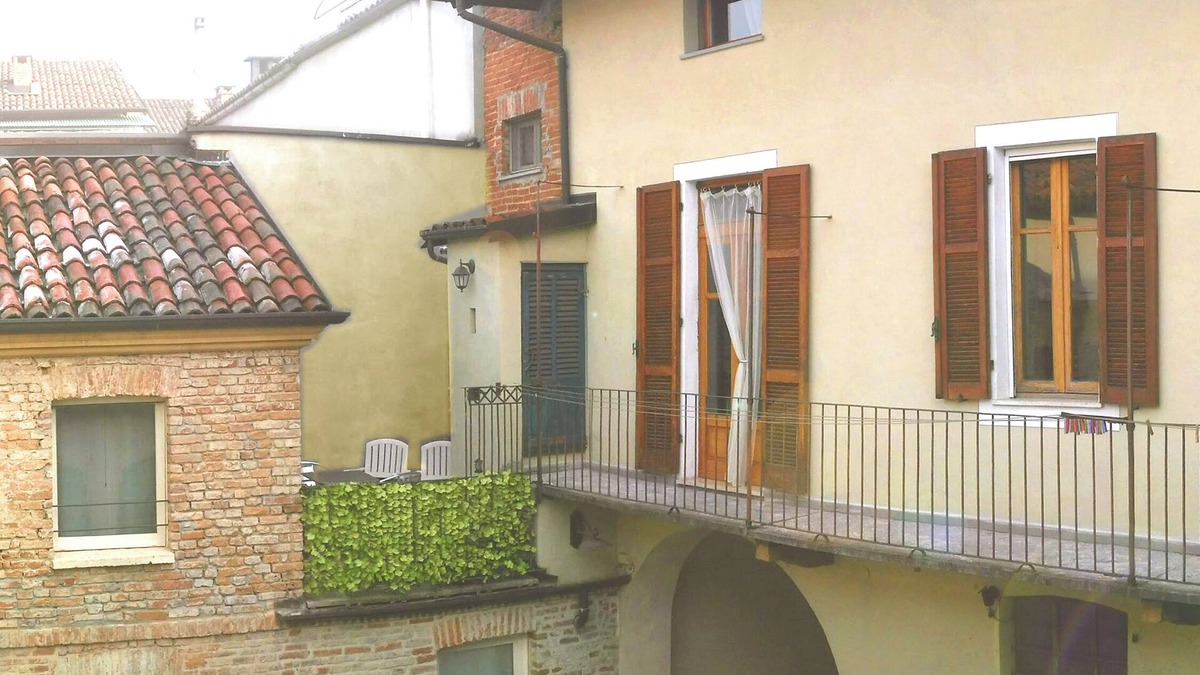 Asti Apartment | romantique self contained apartment in Asti's medieval town center for couples