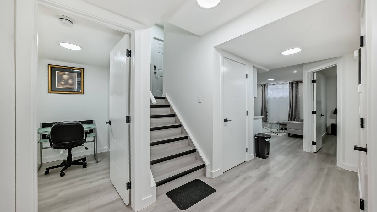 Southwest Calgary Apartment | Rome Sweet Home 2