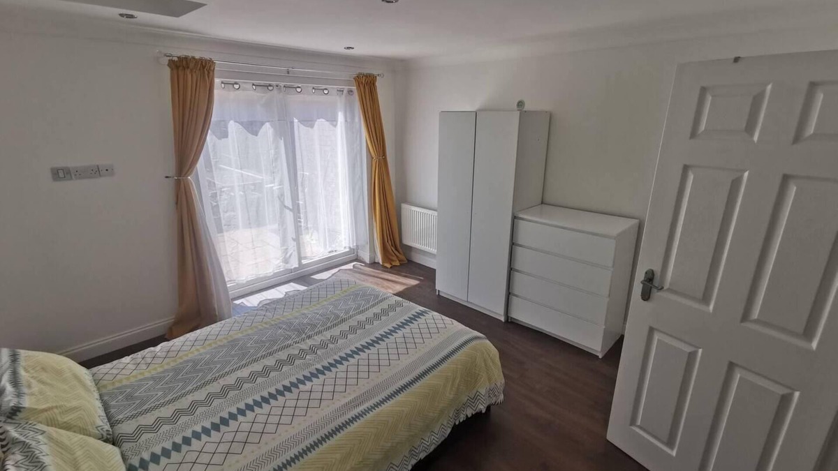 Brooklands Apartment | Romford Retreat - Stylish Apartment Stay