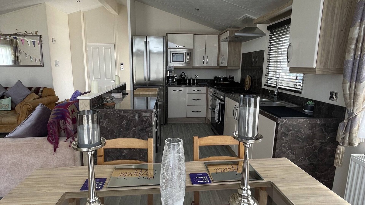 St Mary's Bay Apartment | Romney Lodge - in the heart of a holiday park