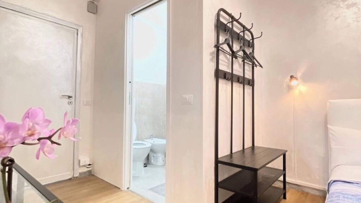 EUR House | Romoli Rooms and Suites - Room with external bathroom