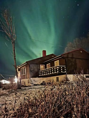 Tromso House | Romslig kystperle med sjel i Skulsfjord Tromsø