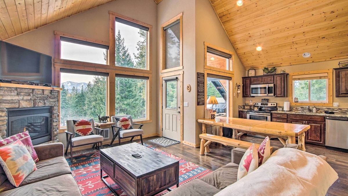 Ronald Cabin | Ronald Cabin w/Private Hot Tub Near Lake & Trails
