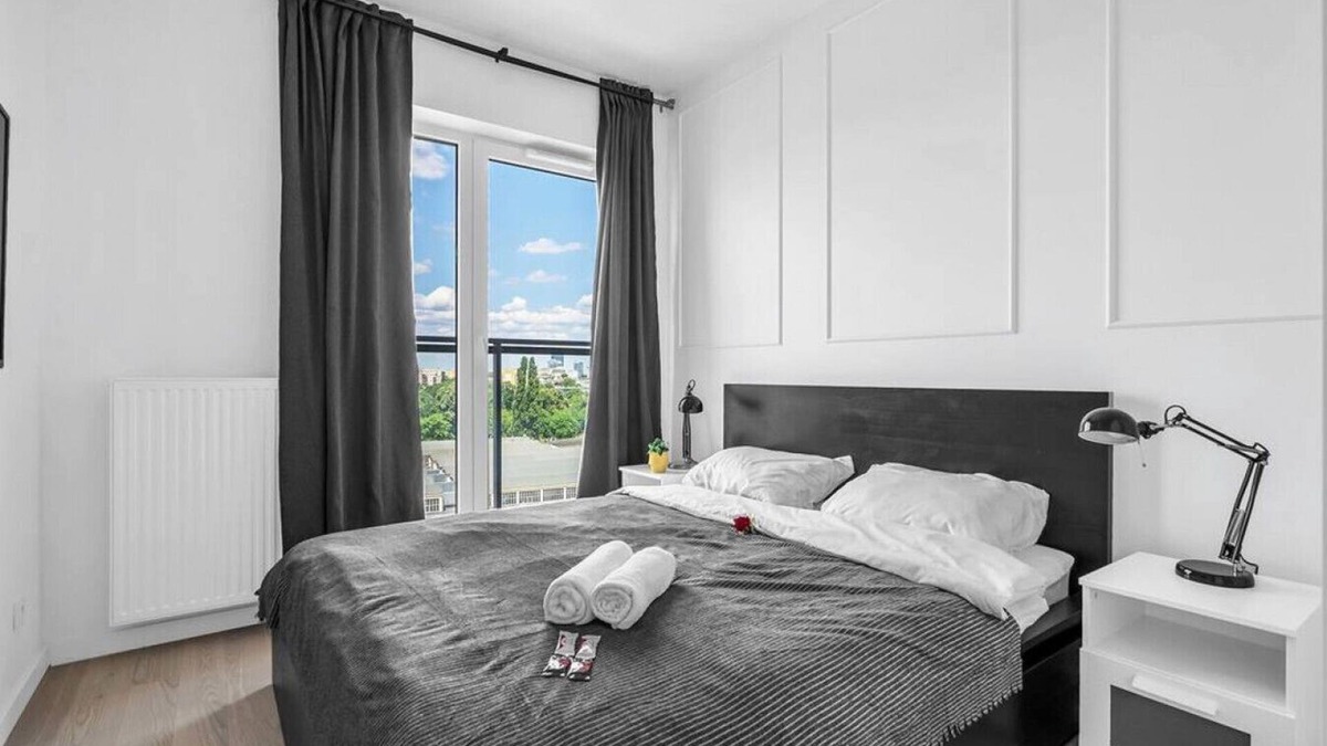 Wola Apartment | Rondo Daszyńskiego Apt N3 - 8th Floor, Near Subway by Rentujemy