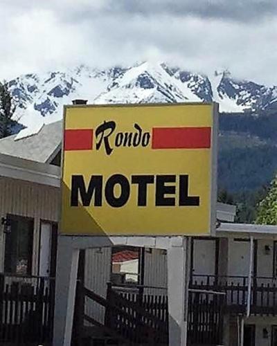 Golden Hotel | Rondo Motel