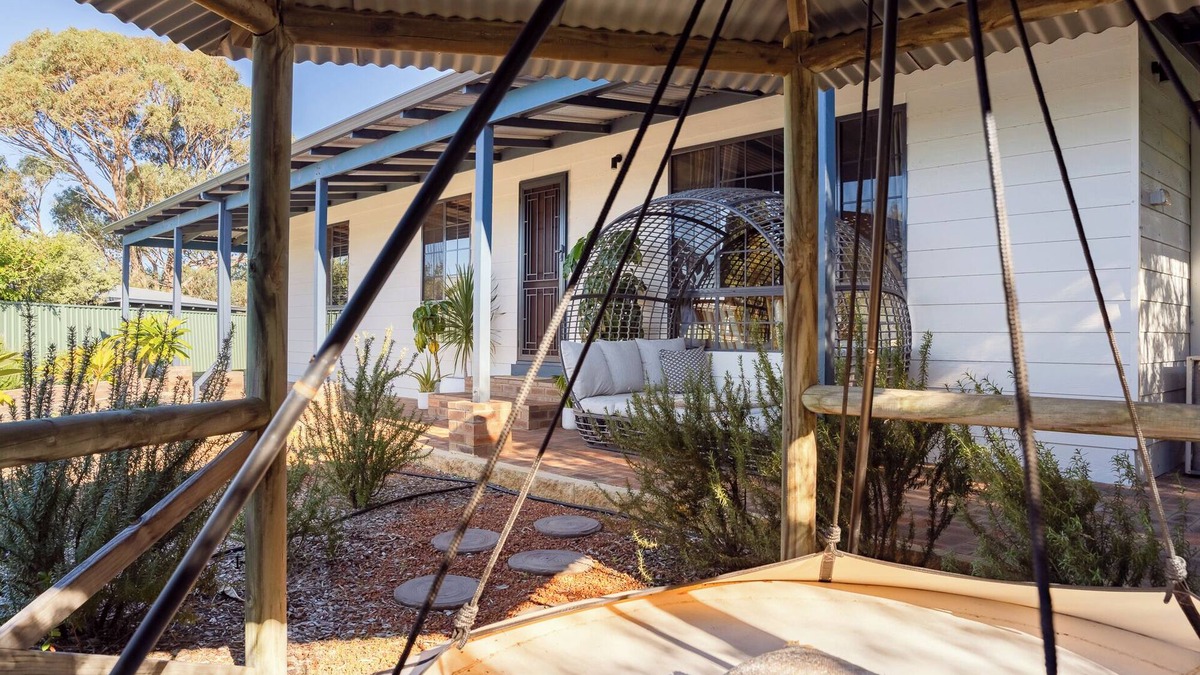 Preston Beach House | Roo with a View by Swan BnB Management