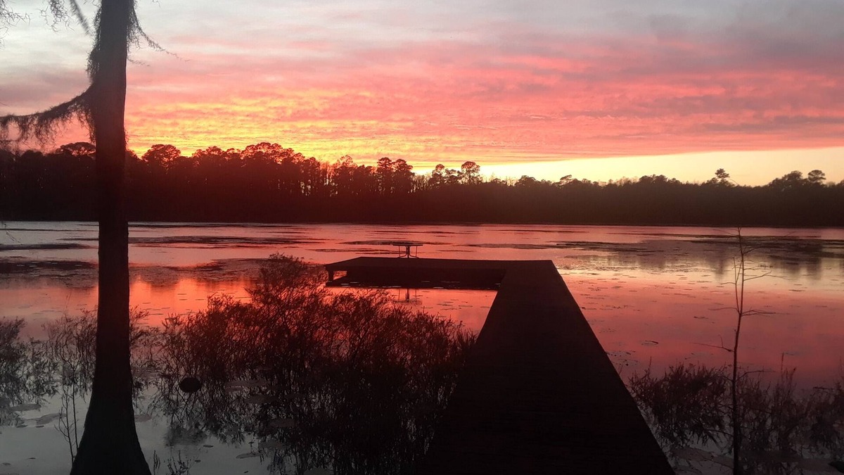 Pinetta Cottage | ROOF DAMAGE FROM HURRICANE Florida Waterfront Home, Fishing & Pet Friendly