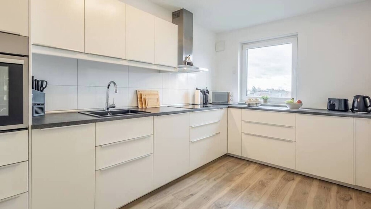 Rheda-Wiedenbruck Apartment | Roof-Suite 01 I Aufzug I BBQ I WiFi I Balkon I TV