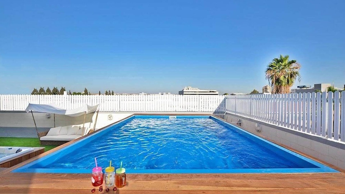 Petah Tikva Villa | Roof Top Party place for upto 50 people, central Israel
